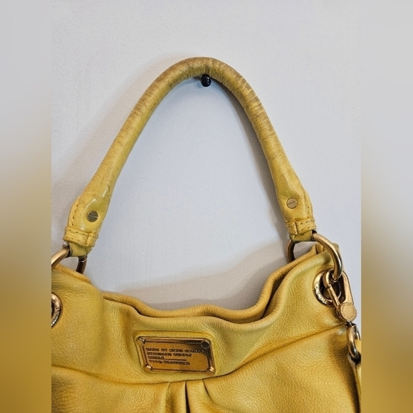 Marc by Marc Jacob Yellow Classic Hobo Leather Hand Bag. - Picture 10 of 17